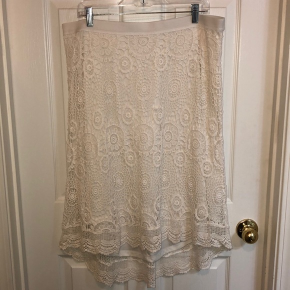 Dress Barn Dresses & Skirts - Dressbarn skirt beige with crochet overlay
